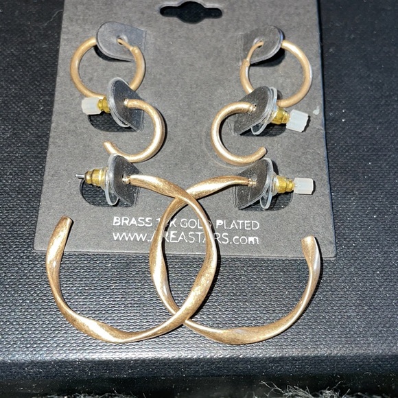 Area Stars Pierced earrings set;brass 14k gold plated 3 hoops of various sizes - Picture 3 of 4
